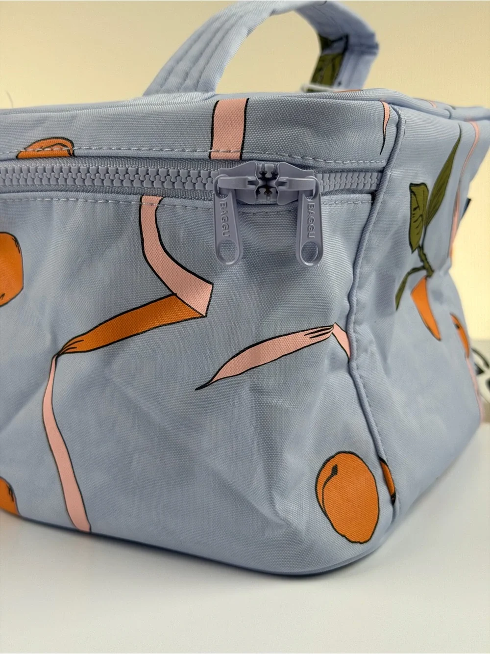 NWT Baggu Large Cosmetic Case in Apricots and Ribbons